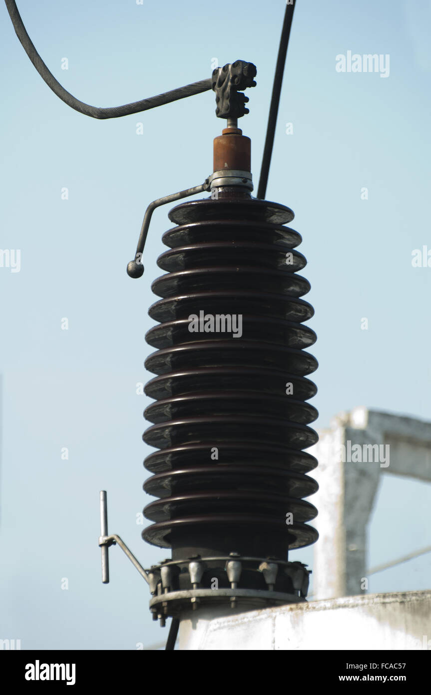 Los cables de alta tensión y transformadores Fotografía de stock Alamy