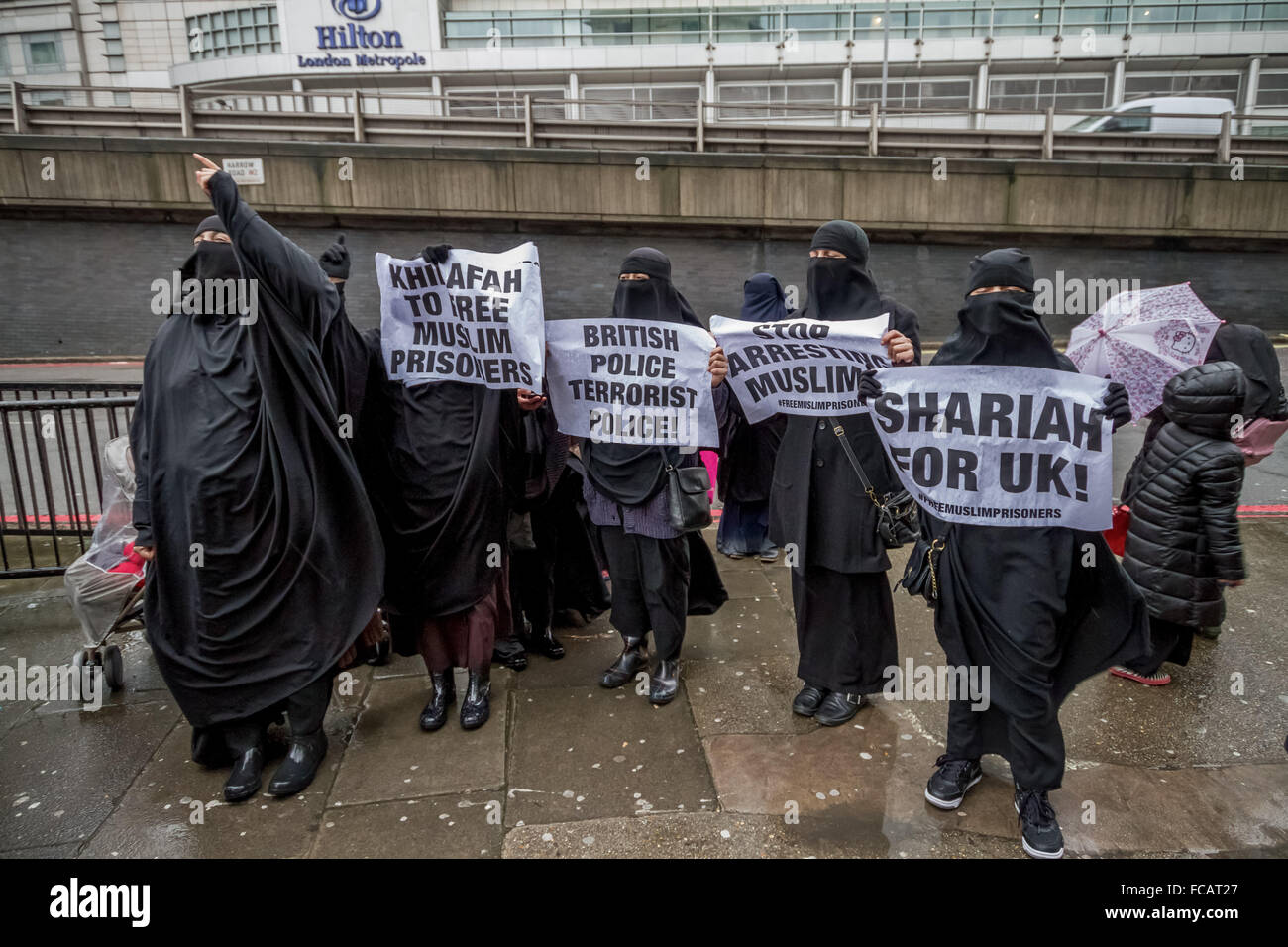 Londres, Reino Unido. El 21 de enero, 2016. Las imágenes de archivo: PM David Cameron respalda la prohibición de velos cara musulmana como Tories plan ofensiva contra la segregación de género. Mujeres con velo islámico radical en una protesta en 2014. Crédito: Guy Corbishley/Alamy Live News Foto de stock