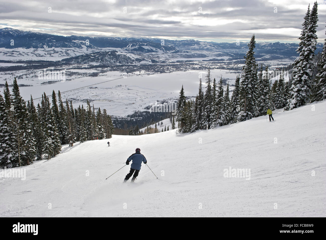 Un skiier en Jackson Hole Resort de Esquí en Jackson Hole, Wyoming. Foto de stock