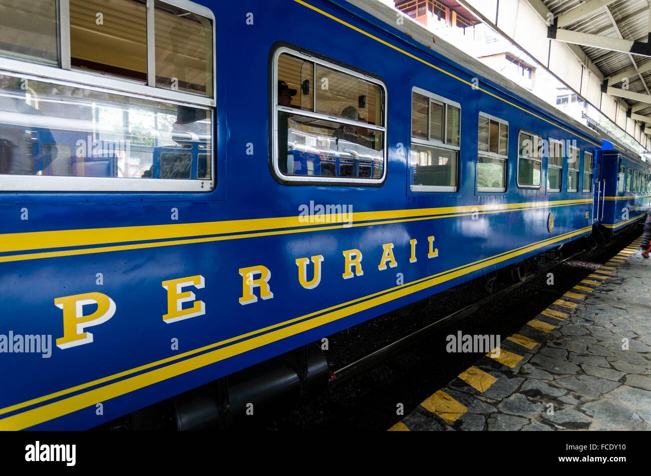 Tren a Machu Picchu en el pueblo de Aguas Calientes. La ciudad del