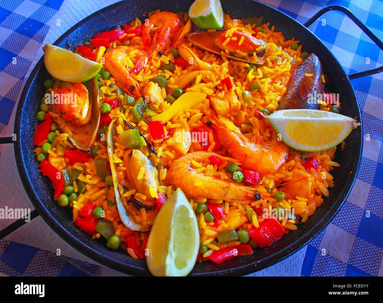 Paella Valenciana, arroz con raíces antiguas que se originó en su forma