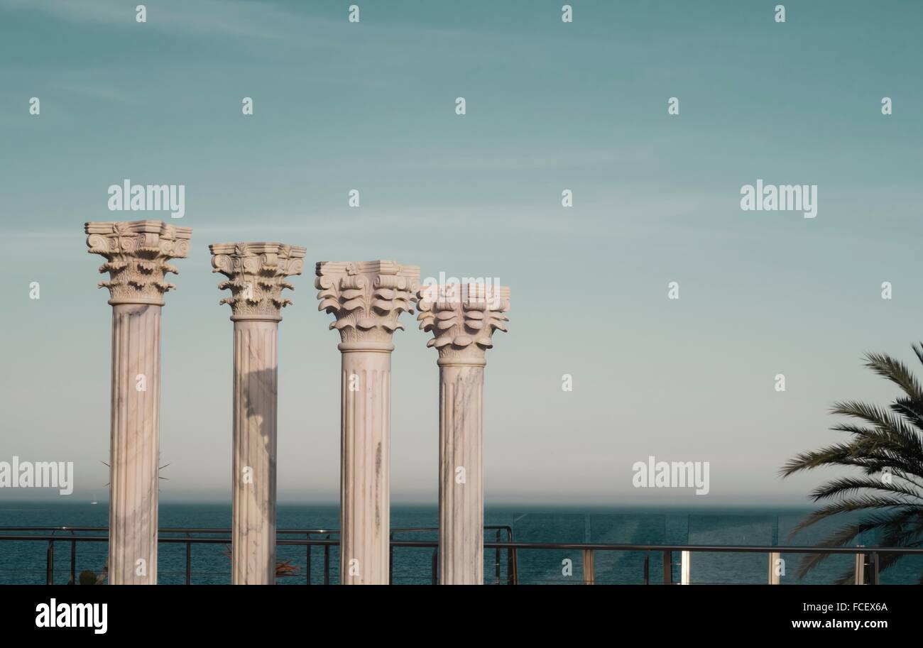 Fake columns fotografías e imágenes de alta resolución Alamy