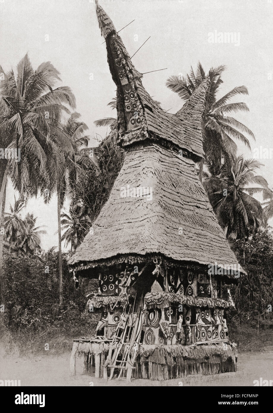 La Mask-House de una sociedad secreta, el archipiélago de Bismarck, Papúa  Nueva Guinea, Melanesia. Estos edificios fueron construidos en los recintos  secretos de las sociedades, para que las mujeres y los no
