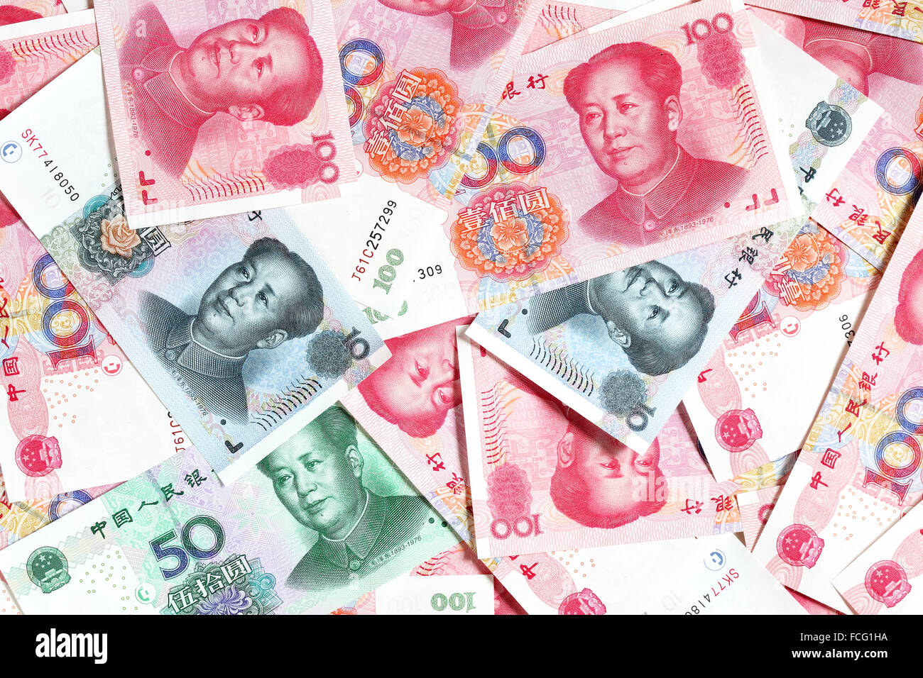 Montón de yuanes chinos de cerca Foto de stock