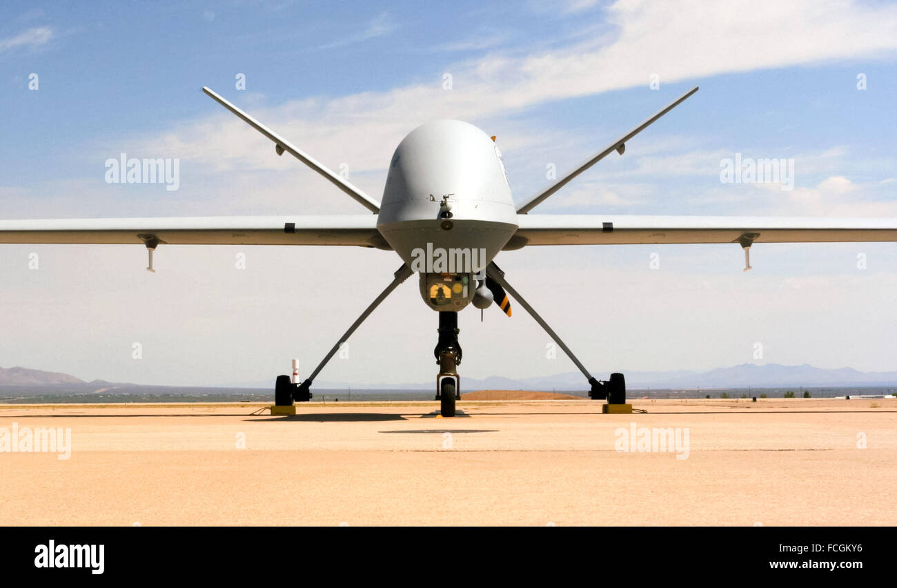 Protección de Fronteras y Aduanas de EE.UU. y el aire marino del grupo de sistema aéreo no tripulado (UAS) o 'Drone'. La agencia utiliza su flota de 10 aviones teledirigidos Predator B para ayudar en las investigaciones y el patrullaje de fronteras. Consulte la descripción para obtener más información. Foto de stock