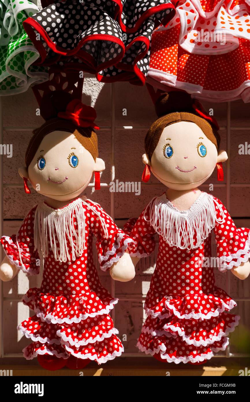 Muñecas en traje de flamenca, tienda de regalos, Córdoba, Andalucía, España Foto de stock