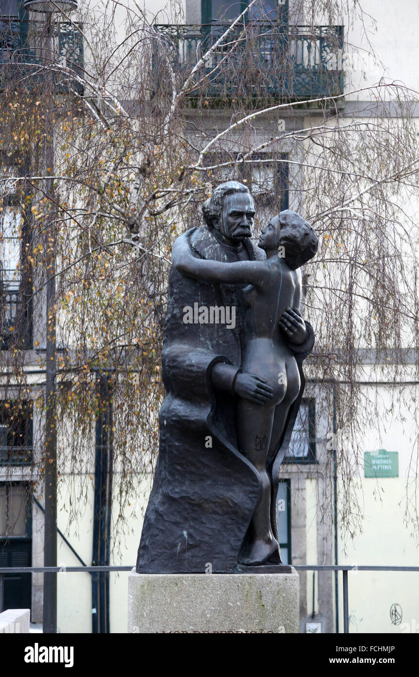 Amor de Perdicao por Francisco Simoes en el centro de la ciudad de Oporto Foto de stock