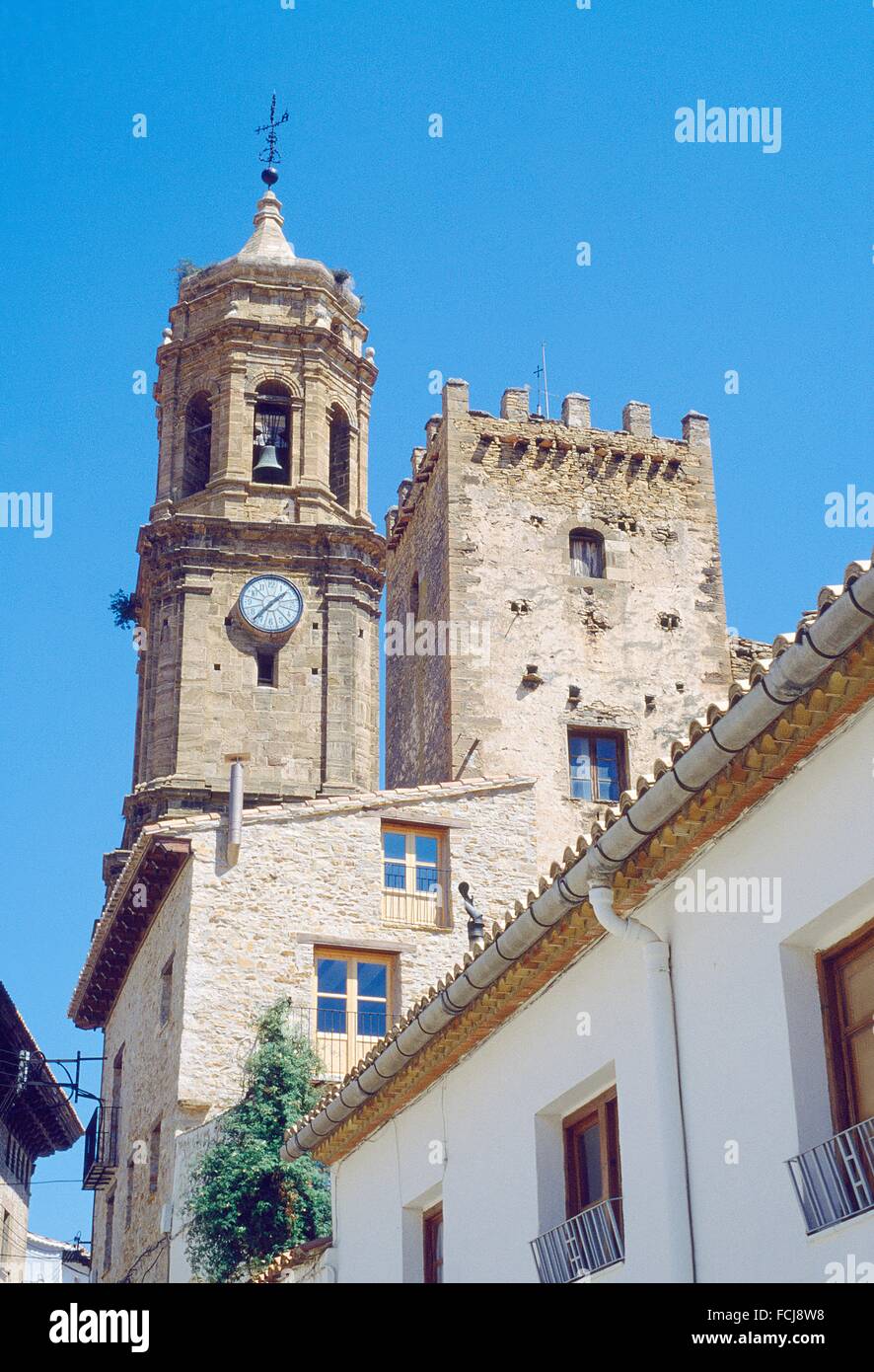 Torre de la iglesia. La Iglesuela del Cid, provincia de Teruel, Aragón, España Fotografía de stock - Alamy Torre de la iglesia. La Iglesuela del Cid, provincia de Teruel, Aragón, España Fotografía de stock - Alamy