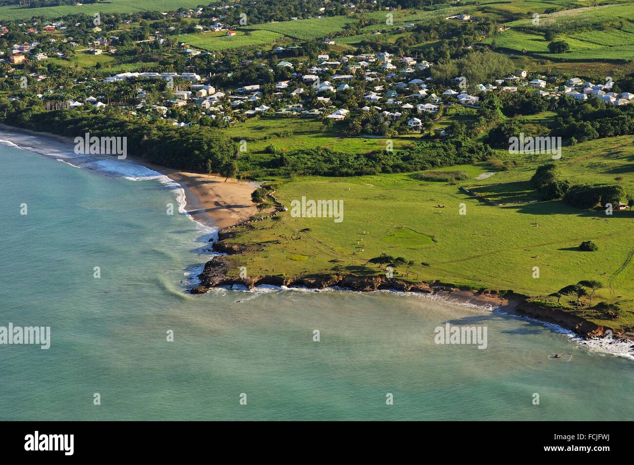 Vista aérea de Nogent Cove, Grand Culdesac Marin, SainteRose, Basse