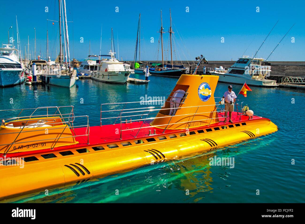 Yellow submarine puerto calero fotografías e imágenes de alta resolución -  Alamy