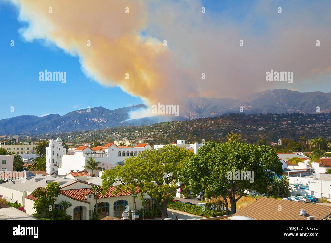 Wild Fire - a las montañas de Santa Ynez. El condado de Santa Bárbara. California. Ee.Uu. Foto de stock