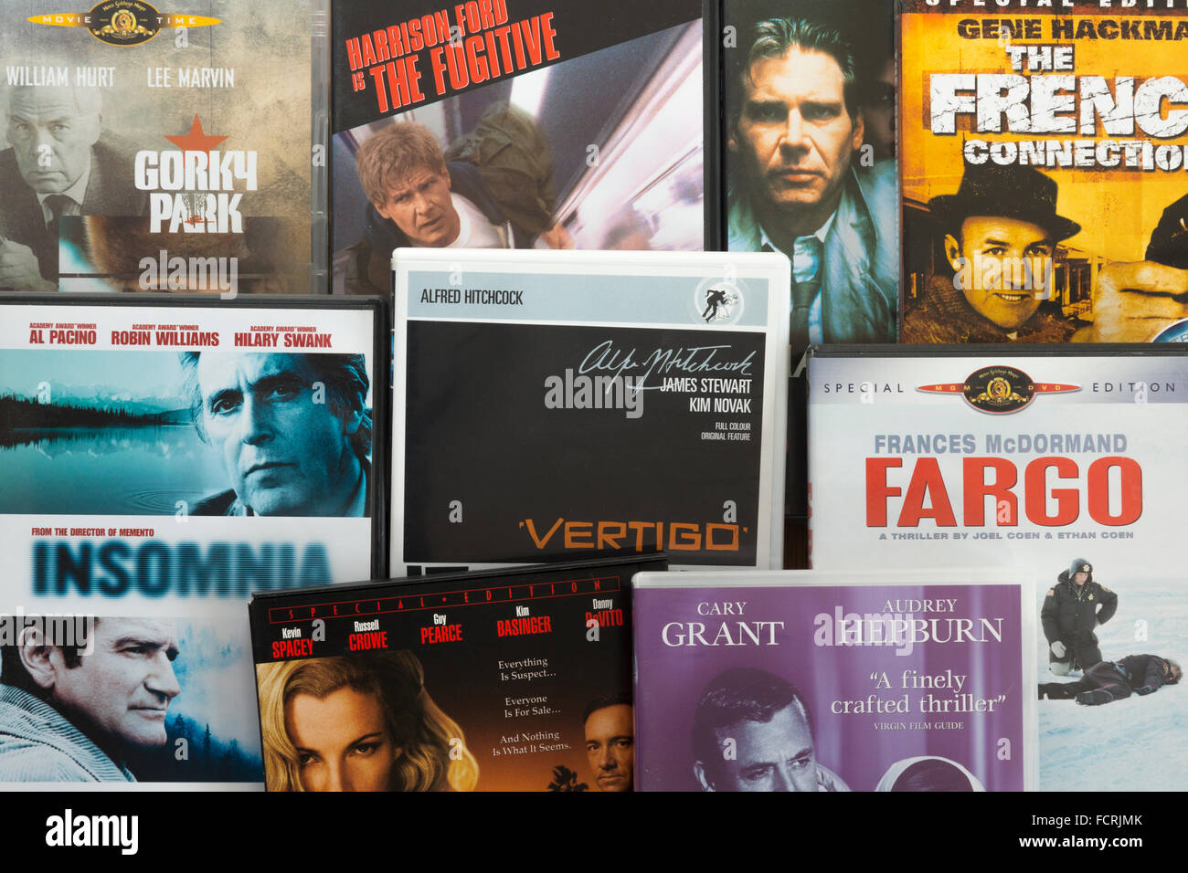 Una colección de DVDs de cine inglés mostrando el género "Thriller" Foto de stock