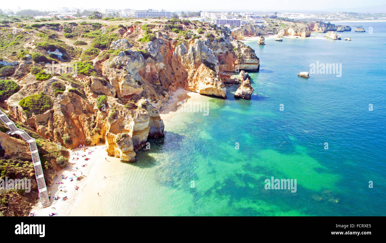 Antena de rocas naturales cerca de Lagos, en el Algarve Portugal Foto de stock