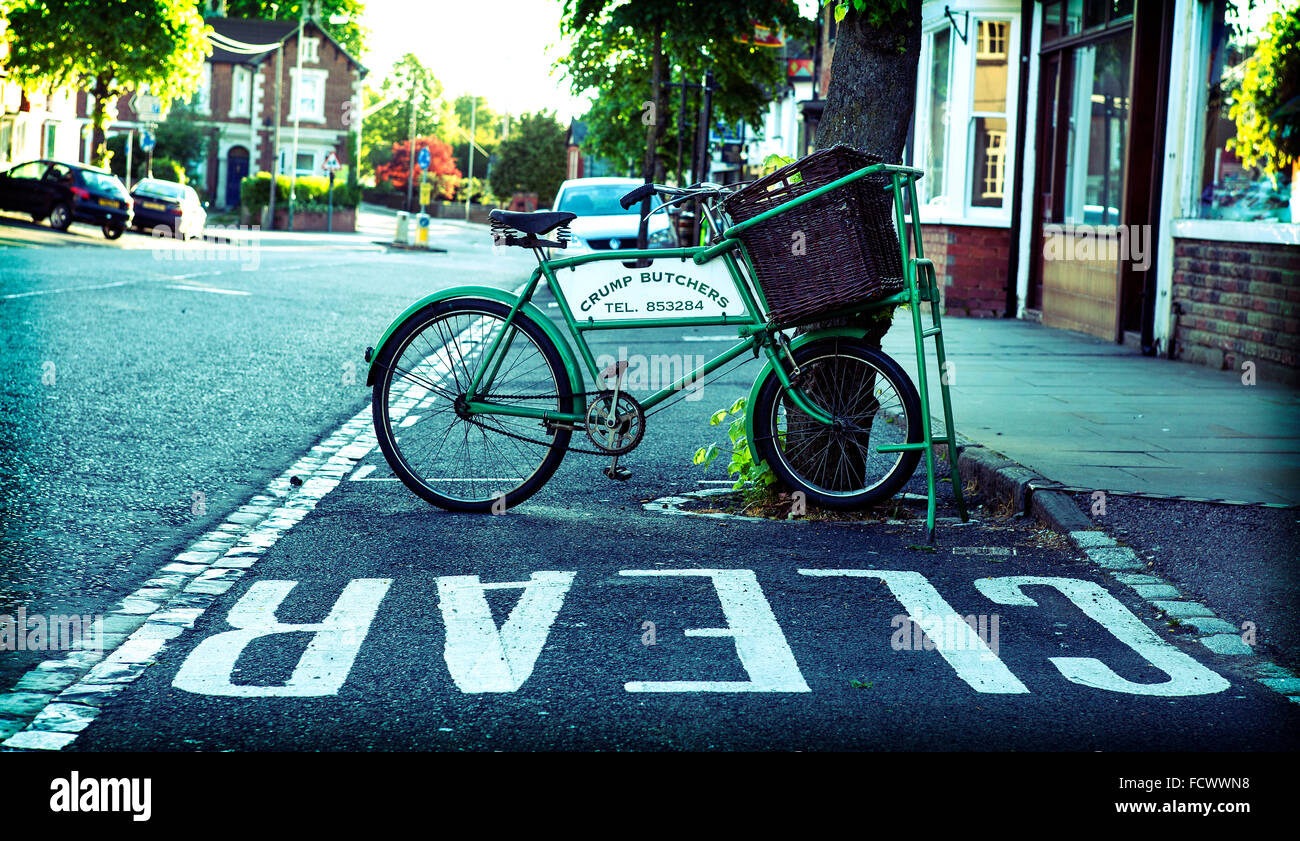 Los carniceros Crumps Bike en Wootton Bassett, Wiltshire, UK Foto de stock