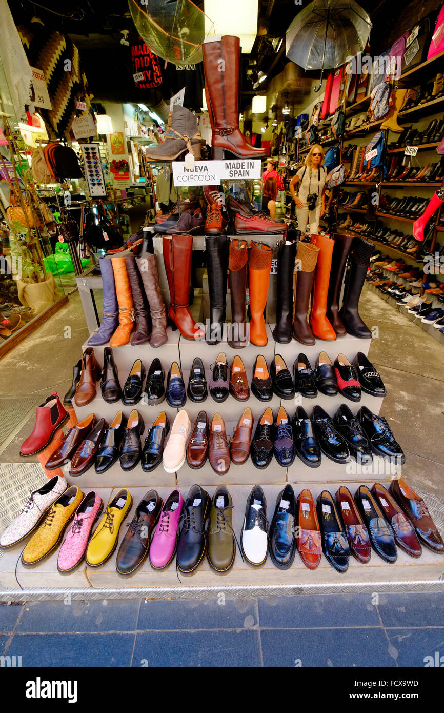 Magistrado Los Alpes Señuelo Tienda de Zapatos Botas de cuero Madrid ESPAÑA ES Fotografía de stock -  Alamy