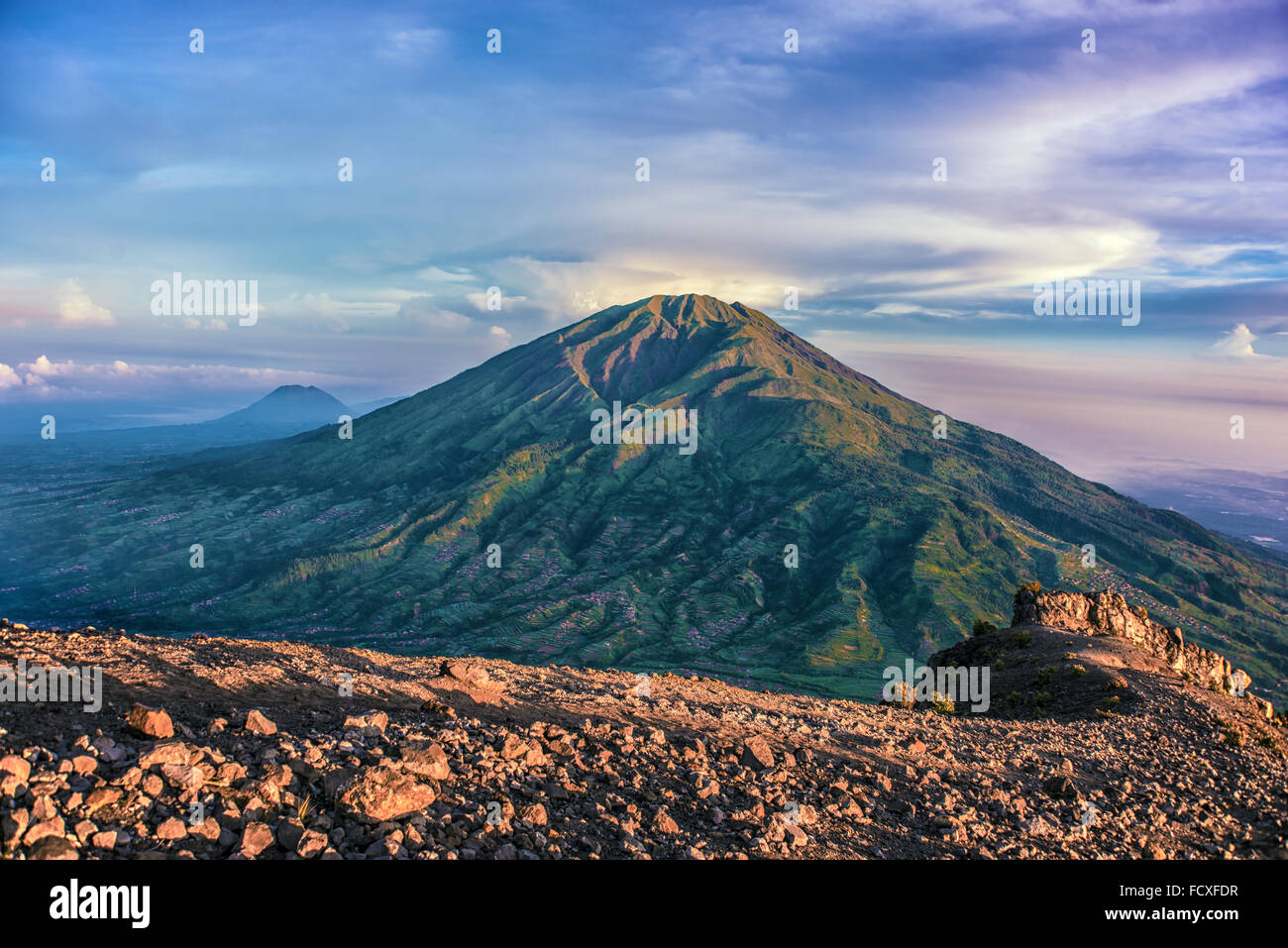 Merbabu volcán en Java Foto de stock