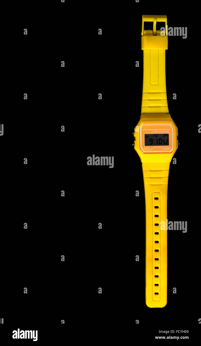 Relojes de pulsera de plástico amarillo Fotografía de stock - Alamy