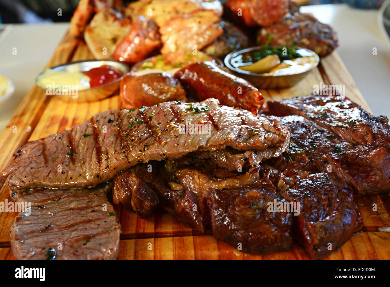 Plato de carne a la parrilla Fotografía de stock - Alamy