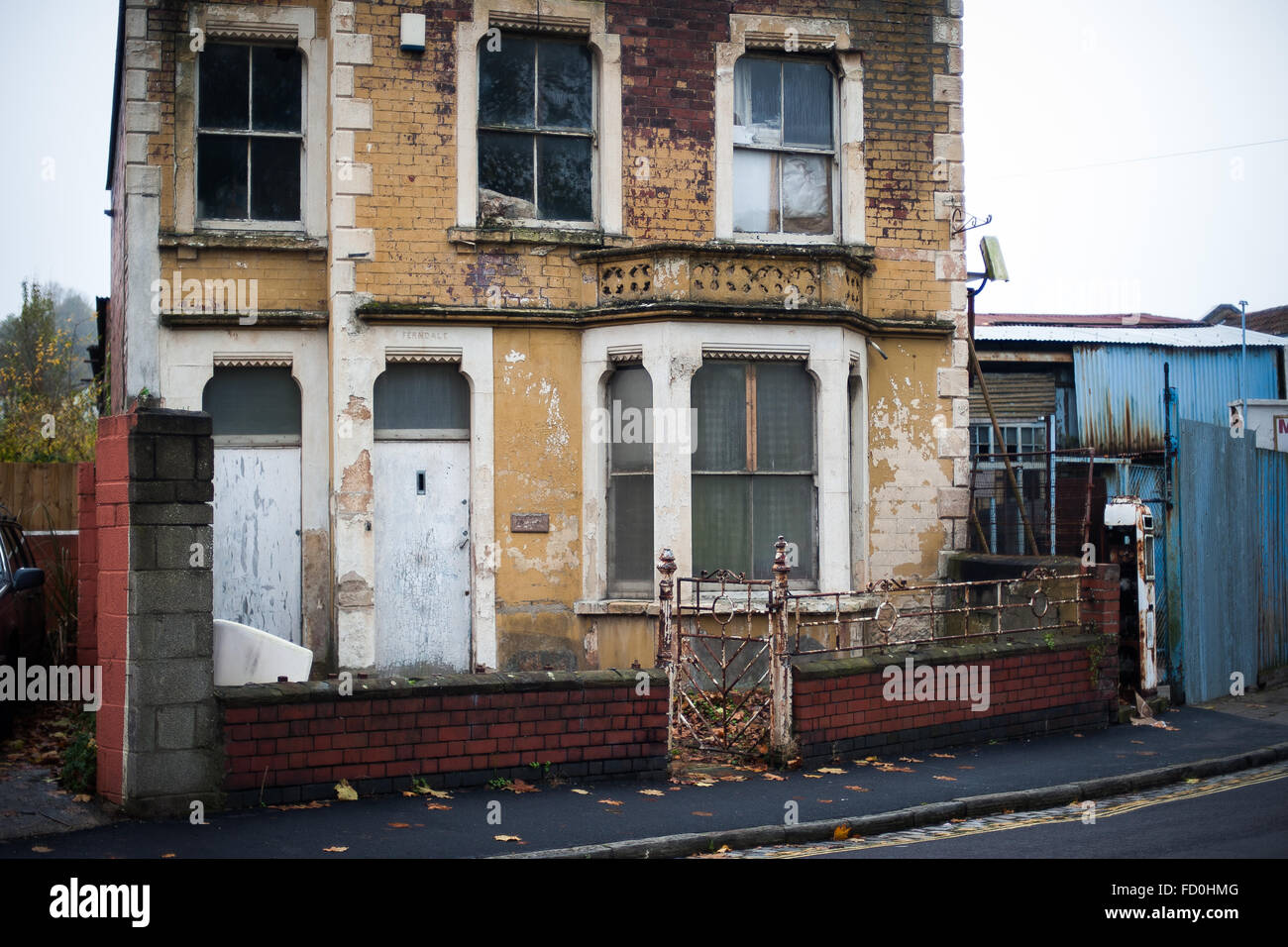 Decrépita dilapidada casa en Bristol, Inglaterra Foto de stock