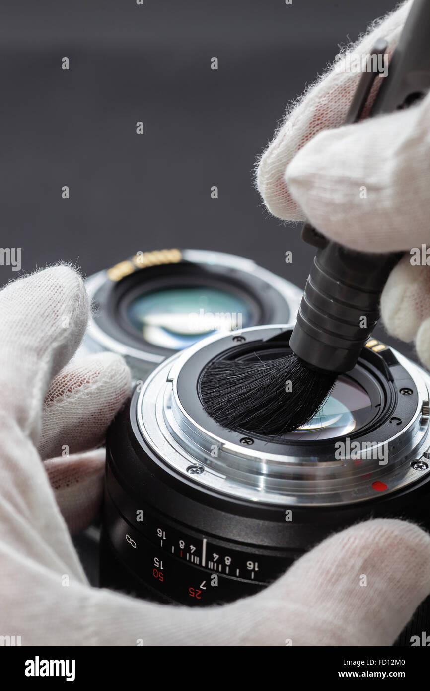 Cuidado y preocupación para la costosa técnica fotográfica Foto de stock