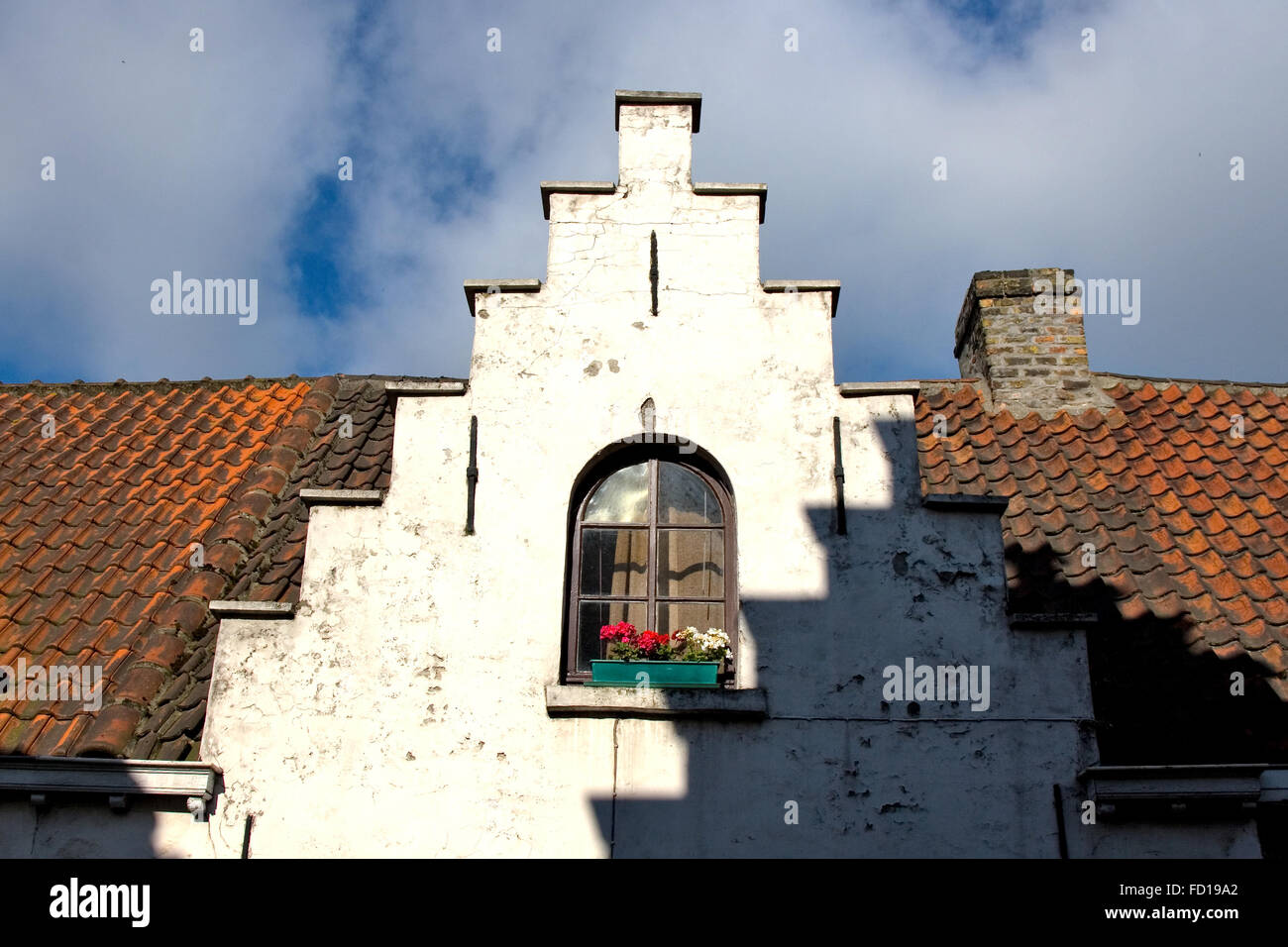 Antigua casa flamenca en Brugge, Bélgica Foto de stock