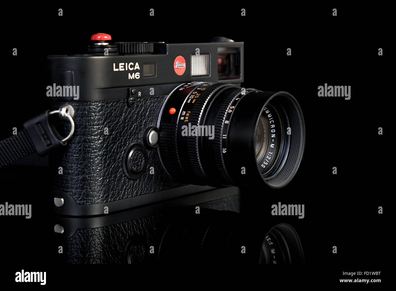 Cámara de cine clásico. Vintage Leica M6 TTL de 35 mm rangefinder cámara Foto de stock