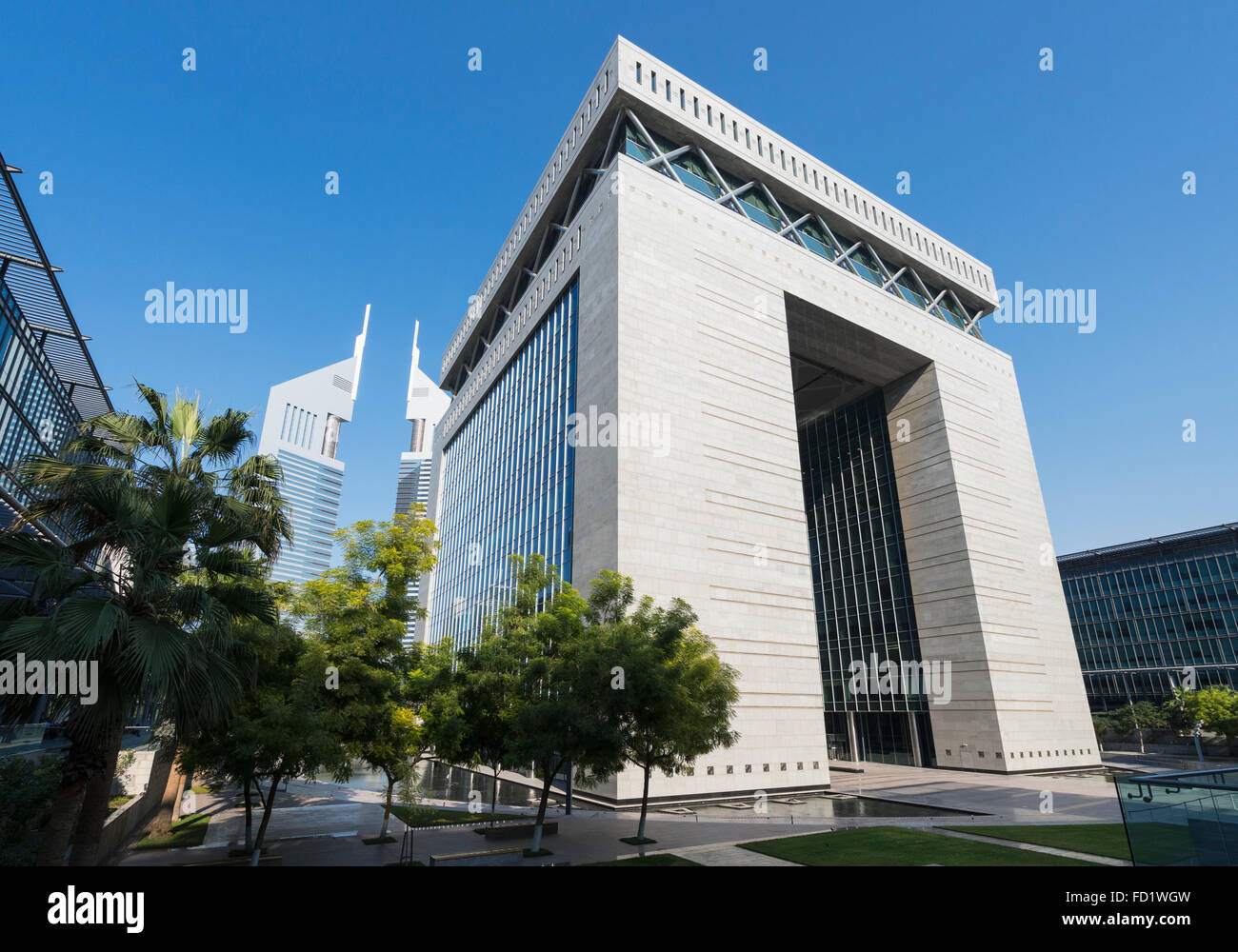 La puerta edificio en DIFC o el Centro Financiero Internacional de Dubai en Dubai, Emiratos Árabes Unidos EMIRATOS ÁRABES UNIDOS ORIENTE MEDIO Foto de stock