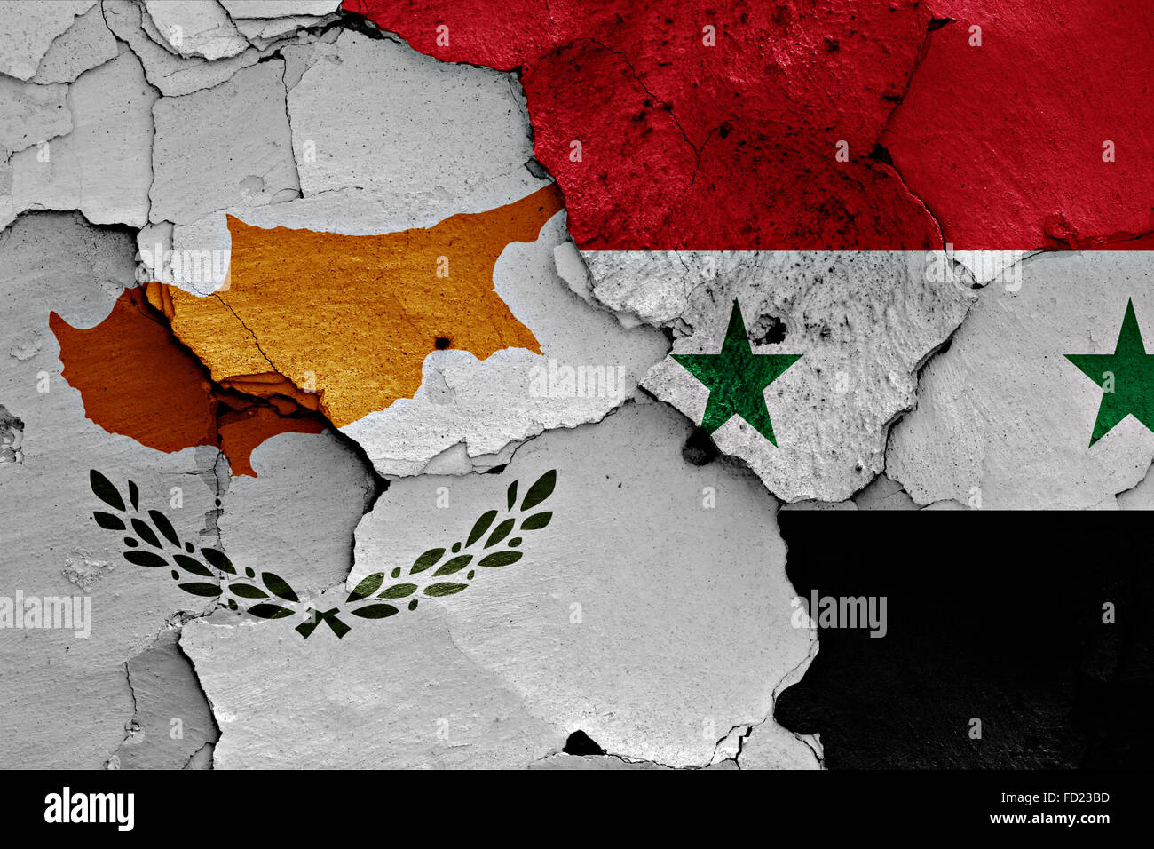 Banderas de Chipre y Siria pintados en la pared agrietada Foto de stock