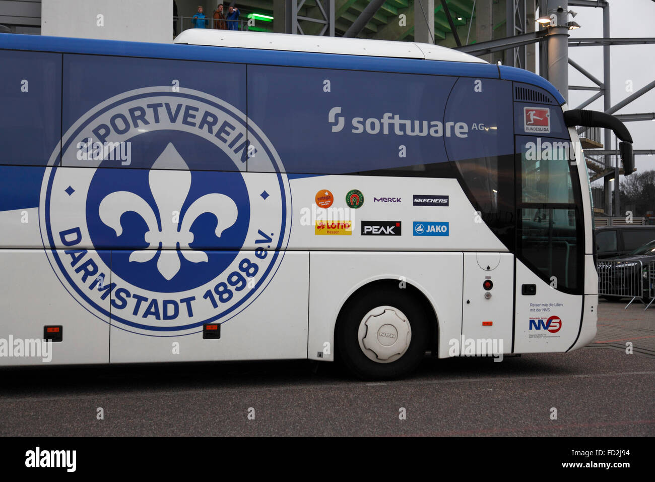 Deportes, fútbol, Bundesliga, 2015/2016, Borussia Moenchengladbach versus SV Darmstadt 98 3:2, el estadio Borussia Park, equipo de Darmstadt bus Foto de stock