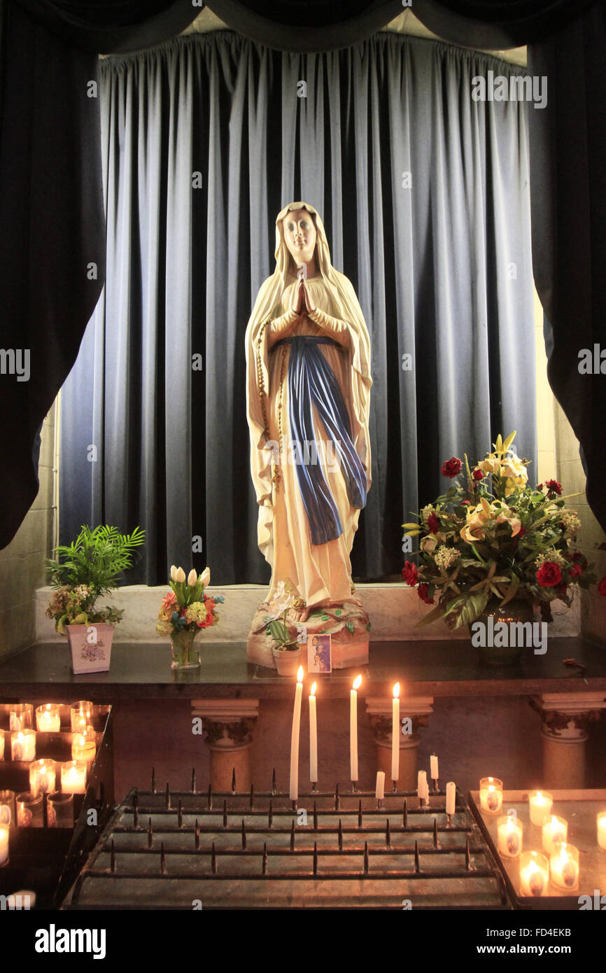 Virgen María. Iglesia de San Pedro y san Pablo. Foto de stock