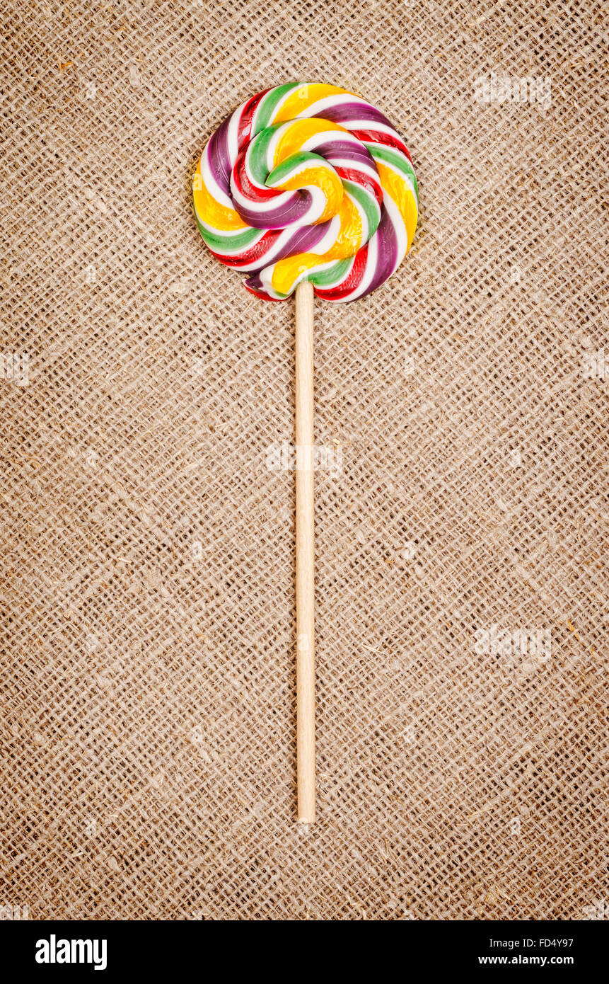 Azúcar de colores de fondo rústico natural lollipop Fotografía de stock