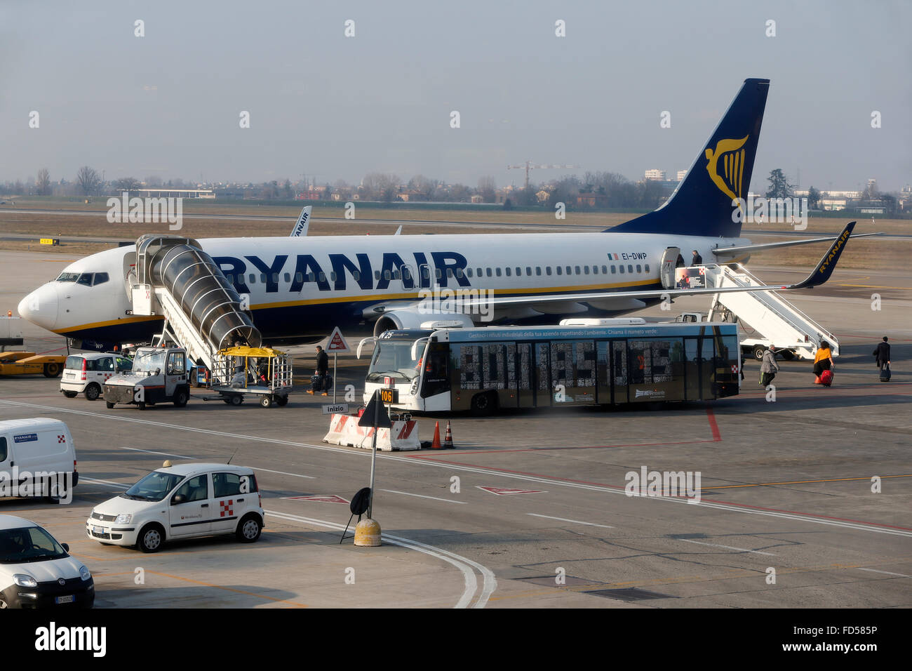 Bologna airport fotografías e imágenes de alta resolución - Alamy