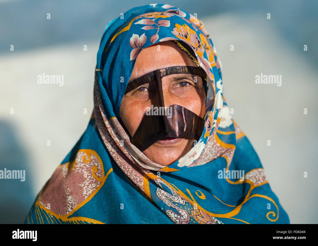 Mujer Vistiendo Burqa Fotos e Imágenes de stock - Página 12 - Alamy