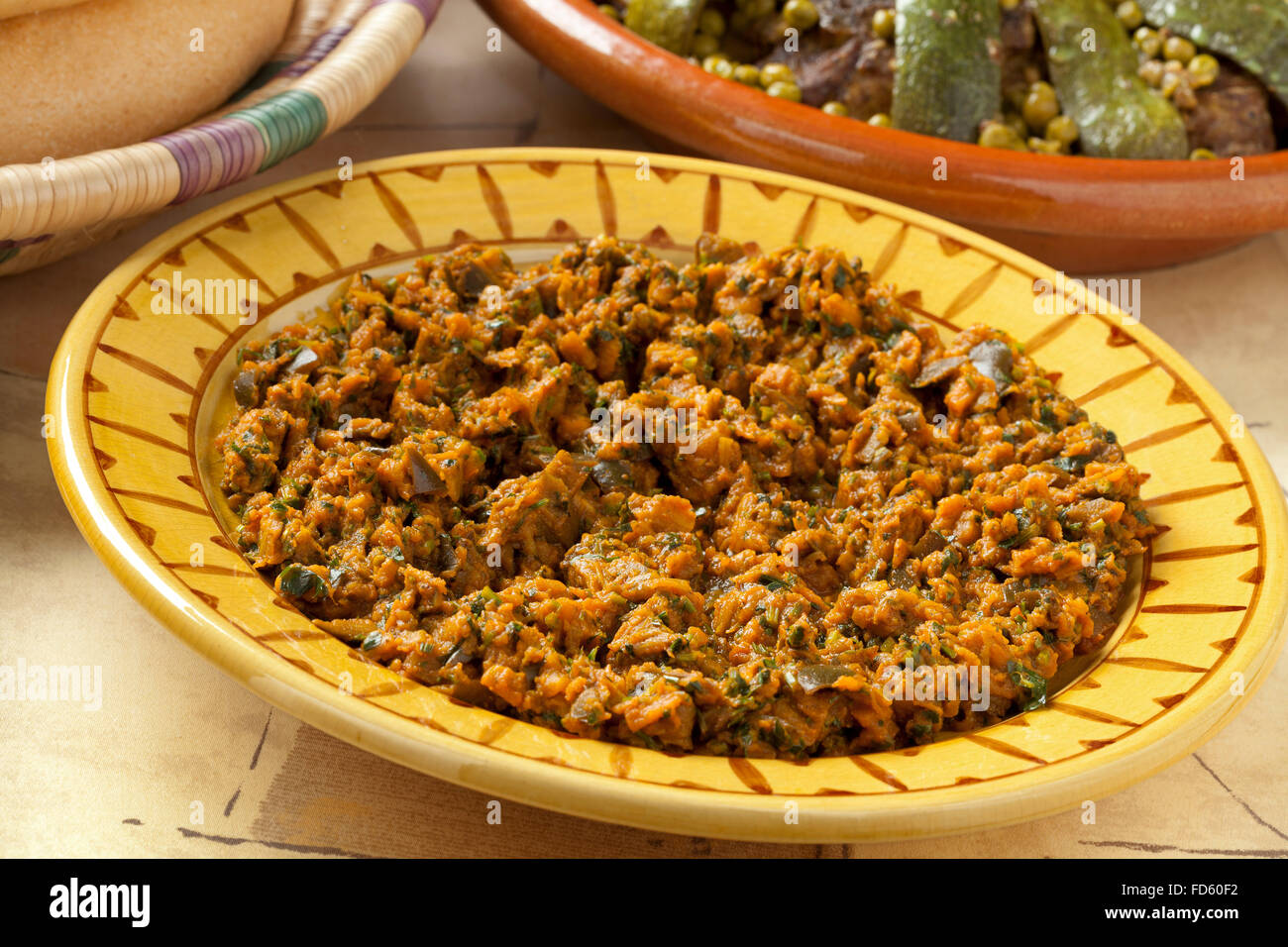 Zaalouk, ensalada de berenjena marroquí Foto de stock