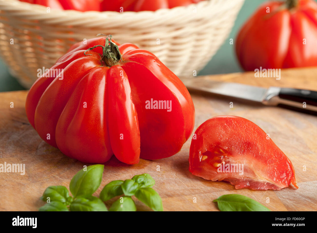 Rodajas de tomate fresco Coeur de Boeuf Foto de stock