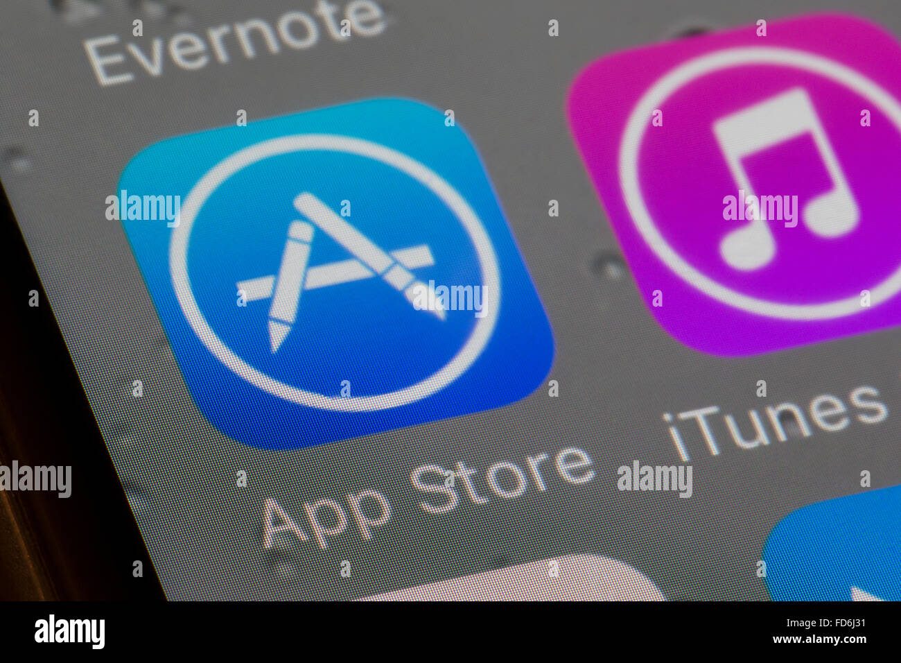 Apple App Store icono en una pantalla iphone 6 Foto de stock