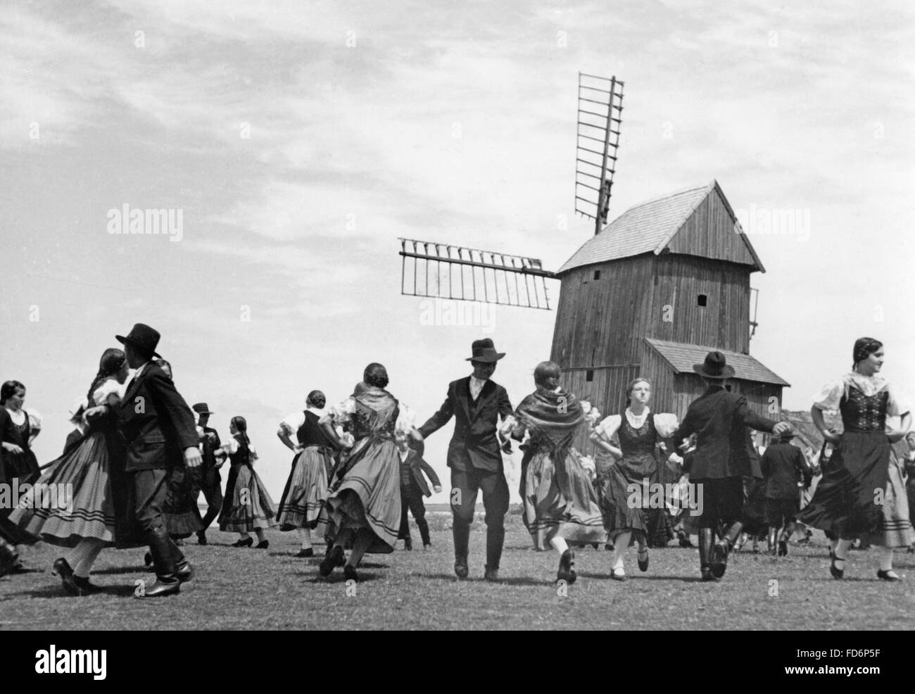 La danza folclórica en el Burgenland Foto de stock