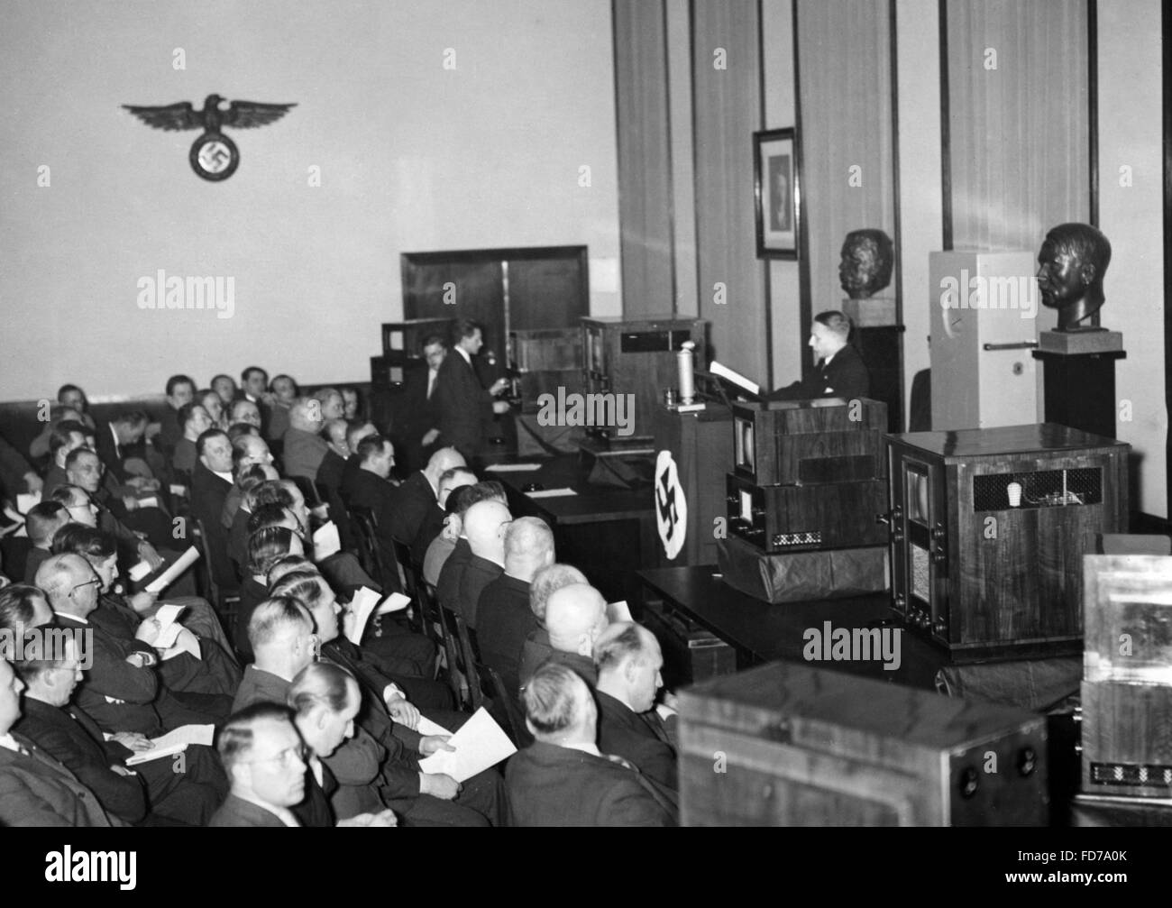 Ober. Ing. El Dr. Hoffmann, pronunciar un discurso, 1935 Foto de stock