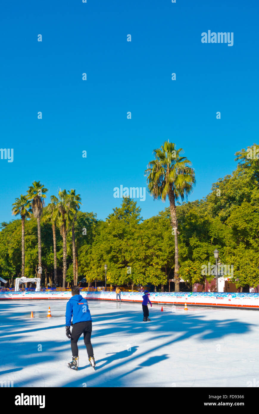 Pista de patinaje sobre hielo, el Prado de San Sebastián, Parque, Sevilla,  Andalucía, España Fotografía de stock - Alamy