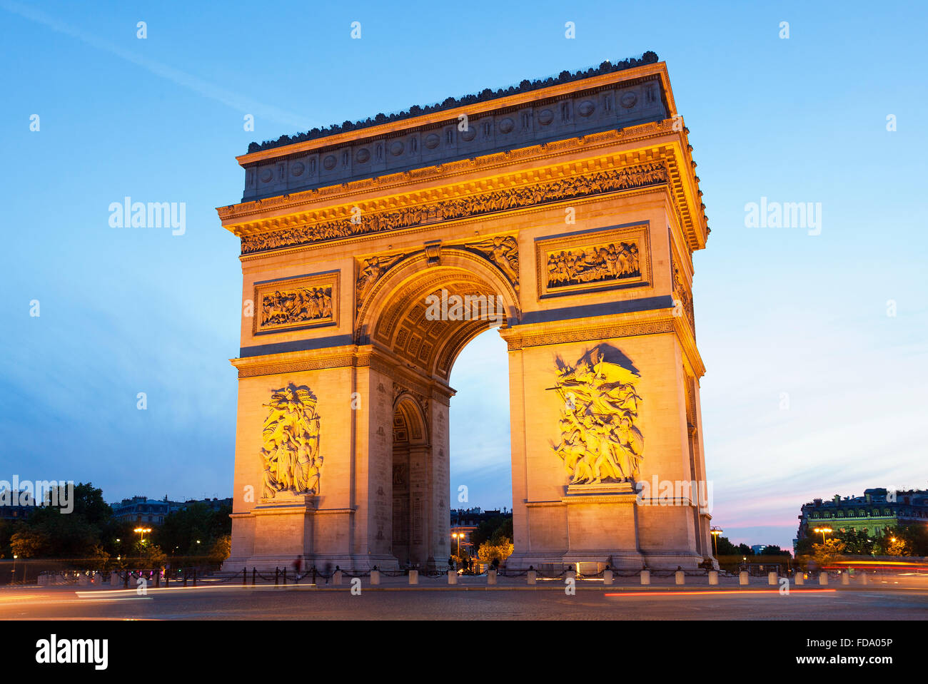 Paris, el Arco del Triunfo de noche Foto de stock