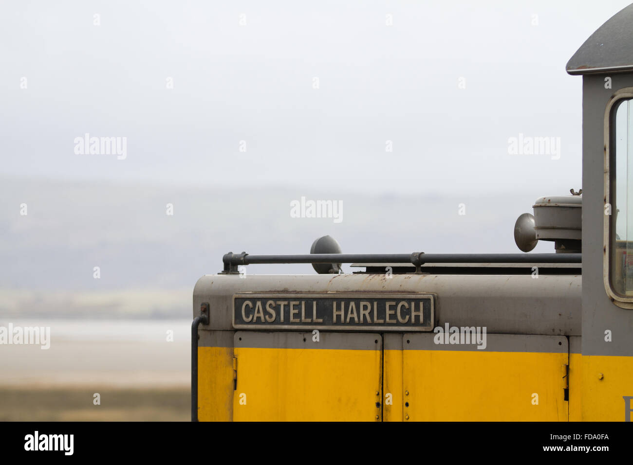 Obras loco diesel Castell está en Harlech Porthmadog Harbour Station en el Ffestiniog Railway Foto de stock
