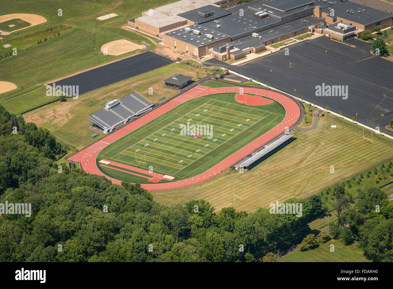 Estadio de Fútbol de la Escuela Secundaria Aerial View, Pennsylvania, Estados Unidos Foto de stock