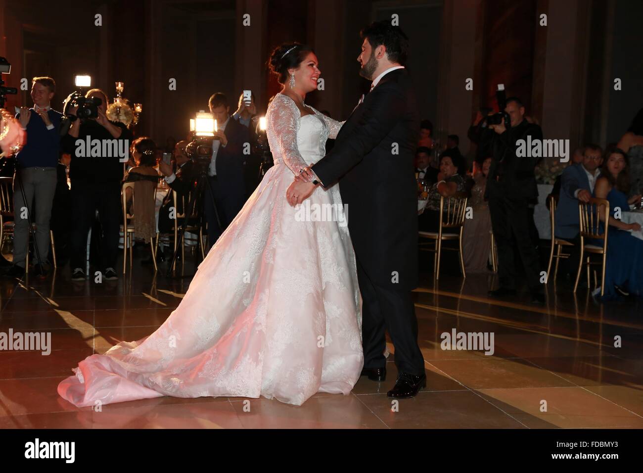 Boda de Anna Netrebko y Yusif Eyvazov Featuring: Anna Netrebko, Yusif Eyvazov donde: Viena, Austria cuando: 29 dic 2015 Foto de stock