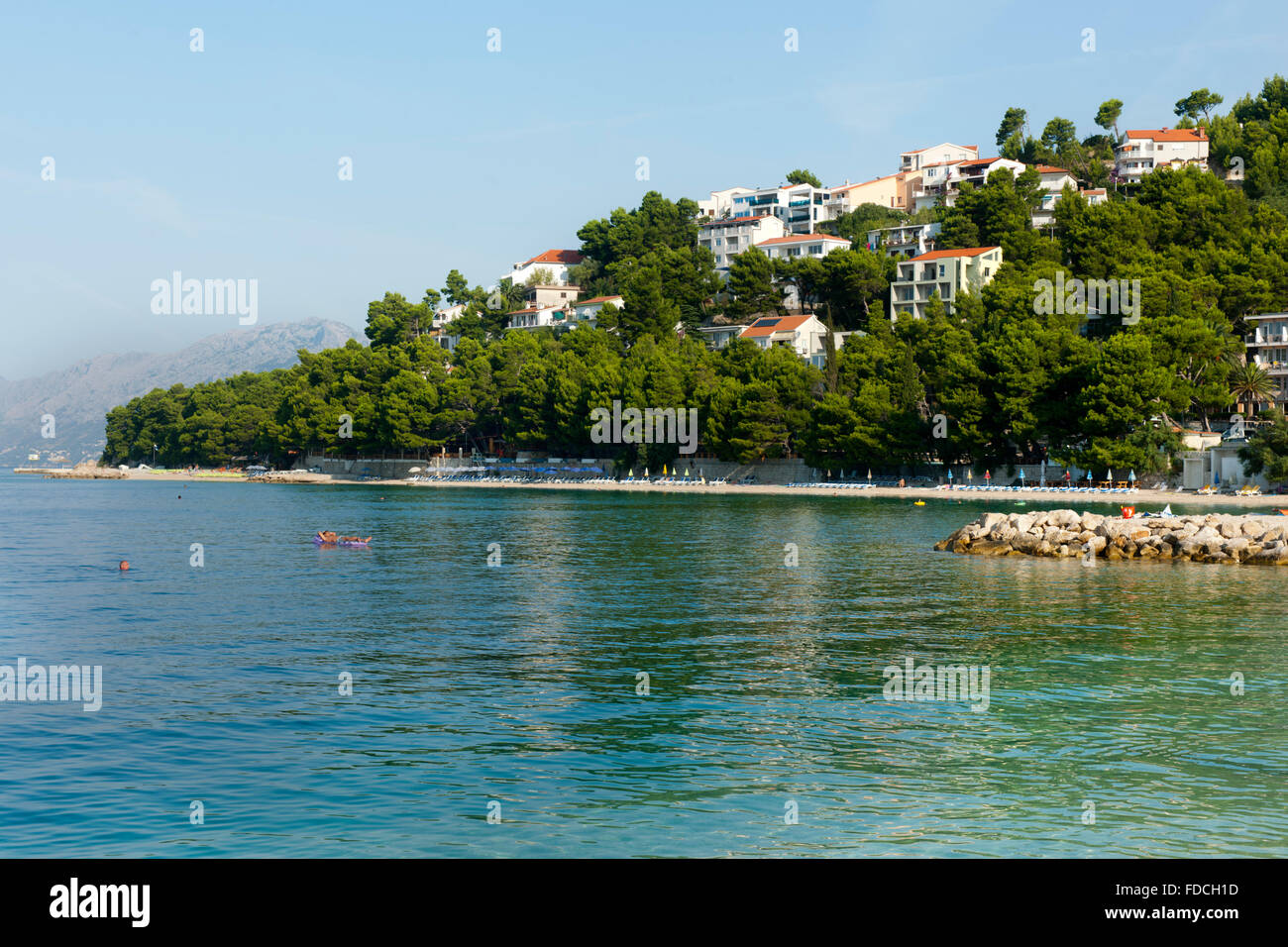Kroatien, Dalmatien, Makarska Riviera, Strand von Baska Voda Foto de stock