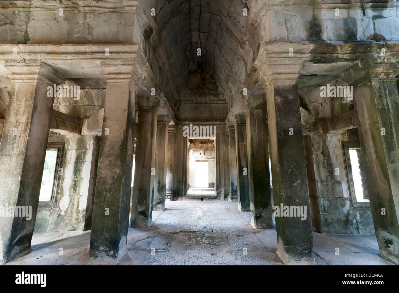 Interior del templo de Angkor Wat, todos stone Foto de stock