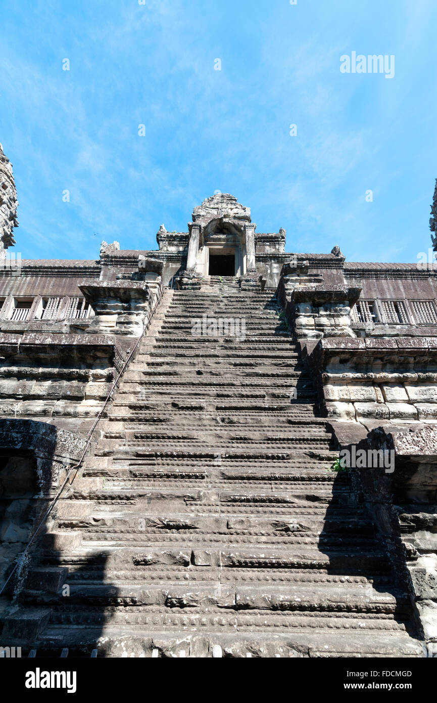 Angkor Wat líder escaleras arriba Foto de stock