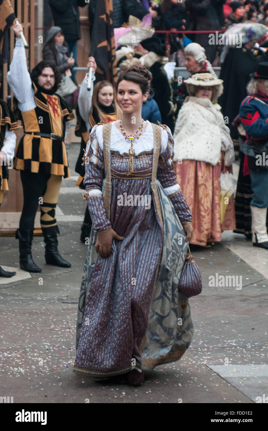 Trajes medievales venecianos fotografías e imágenes de alta resolución -  Alamy