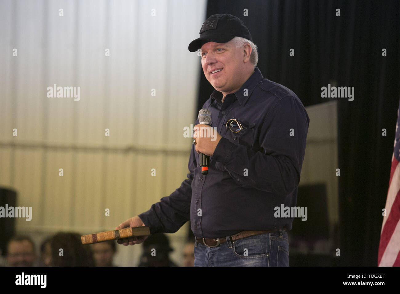 Iowa City, Iowa, EE.UU. 31 ene, 2016. Glenn Beck en el escenario de la ciudad de Iowa hablando a los votantes sobre por qué apoya a Ted Cruz para el Presidente. © Rick Majewski/Zuma alambre/Alamy Live News Foto de stock