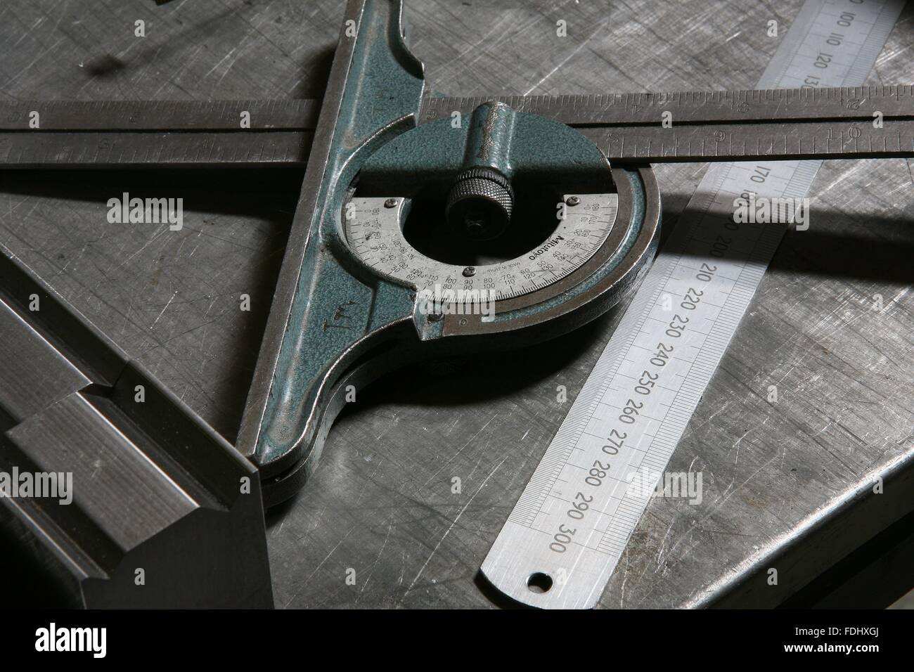 Herramientas de carpintería metálica Fotografía de stock - Alamy