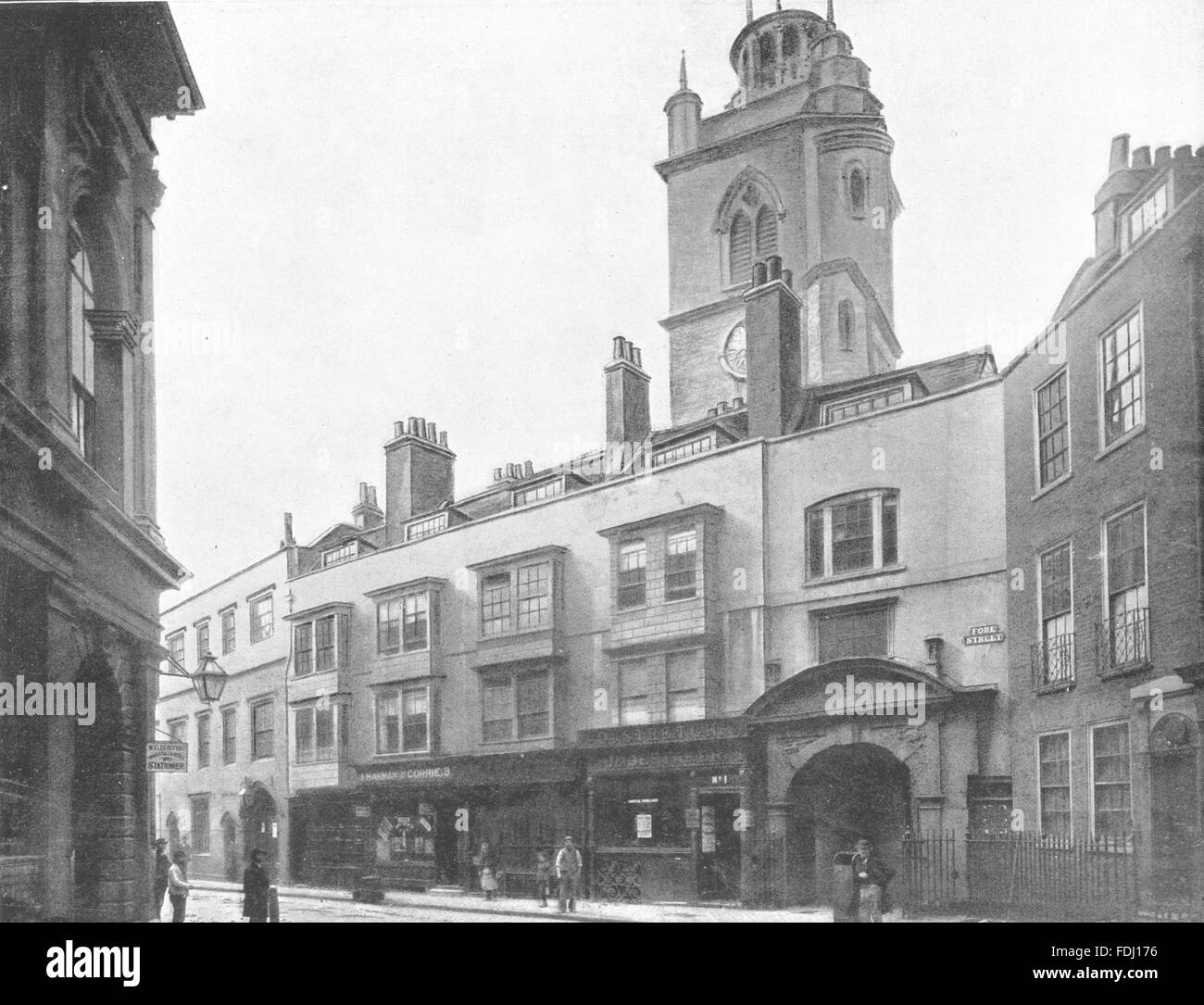 Londres: Fore Street- Torre de Iglesia, St Giles Cripplegate, grabado antiguo 1896 Foto de stock